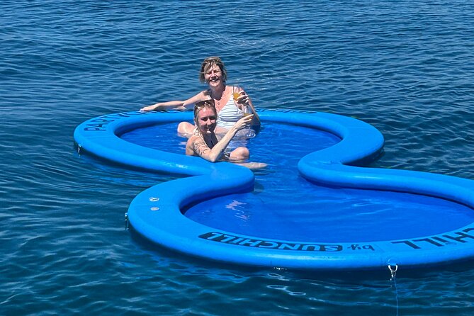 Full Day Luxury Snorkel Charter With Lunch (Minimum 10 Guests) - Lunch onboard and how they keep the day from getting chaotic