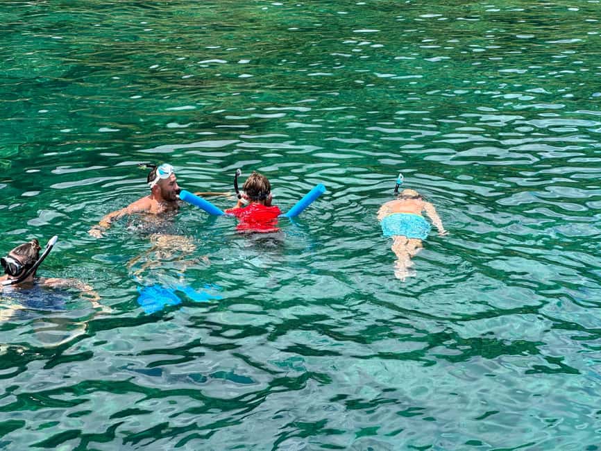 Half Day Sail and Snorkel - Open bar rules: enjoy the drinks without rushing the swim