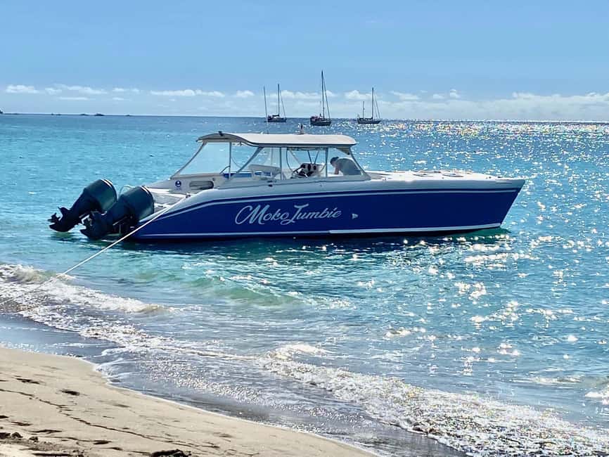 PRIVATE POWER CATAMARAN - Private power catamaran that keeps the day your own