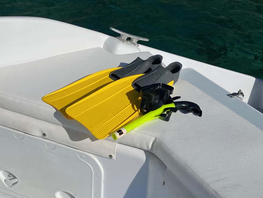 PRIVATE POWER CATAMARAN - Two exclusive snorkeling sites and marine life viewing