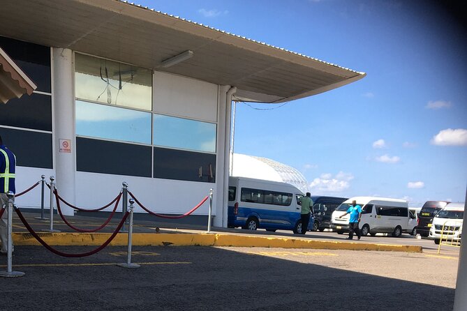 St Kitts & Nevis Airport Roundtrip Transfers - The arrival flow: airport to immigration to baggage, then you get found