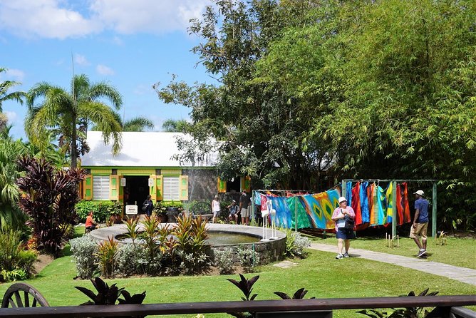 St Kitts Traditional Lunch & Half Day Island Tour - Caribelle Batik at Romney Manor: art and the Kalinago story